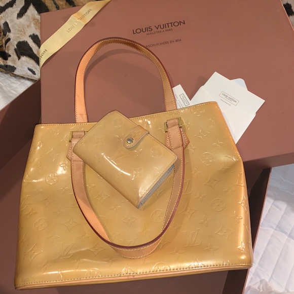 Louis Vuitton Handbags - Authentic Louis Vuitton set of bag & wallet w/box